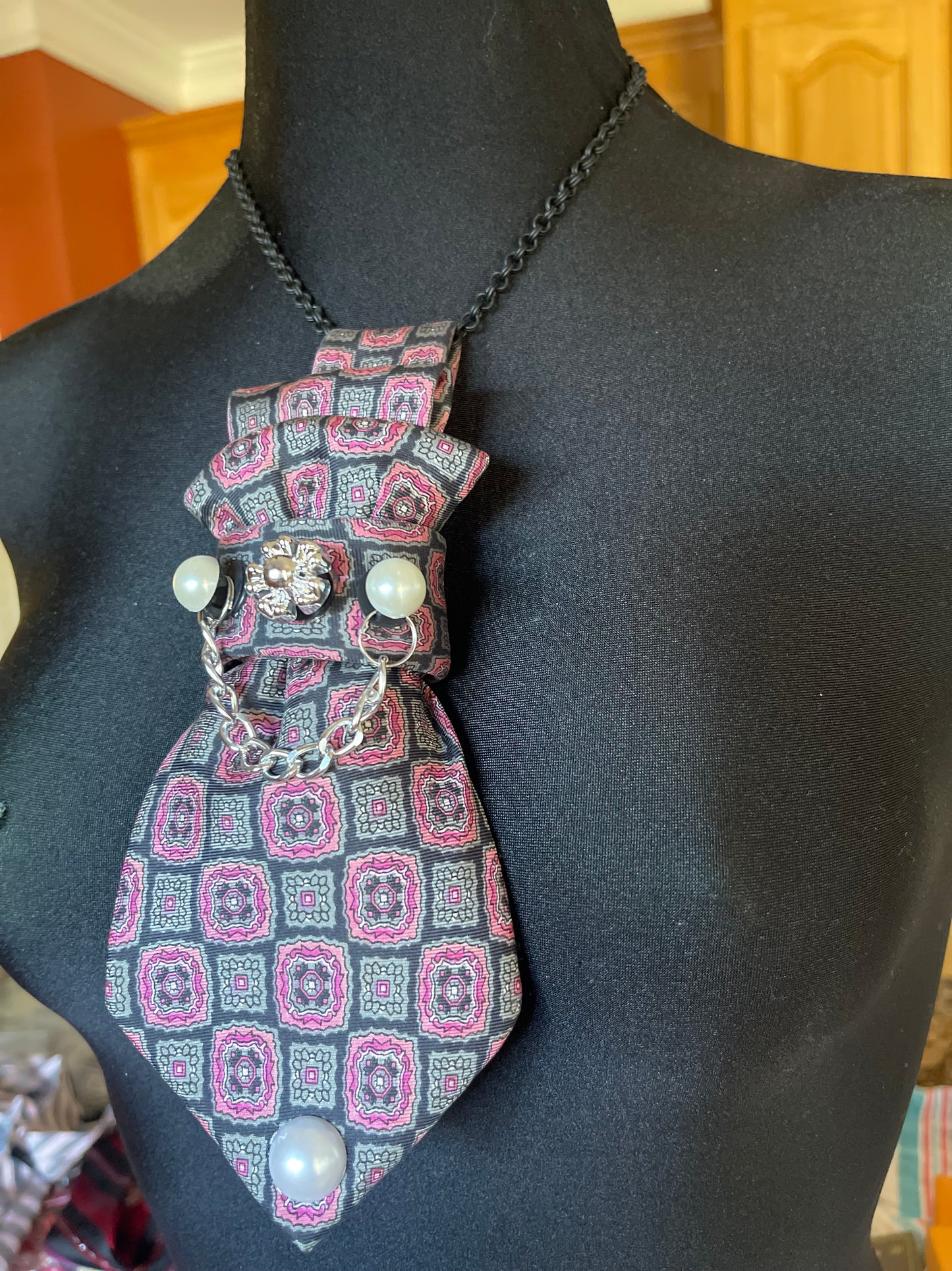 Elegant Flower Chain Bow-tie