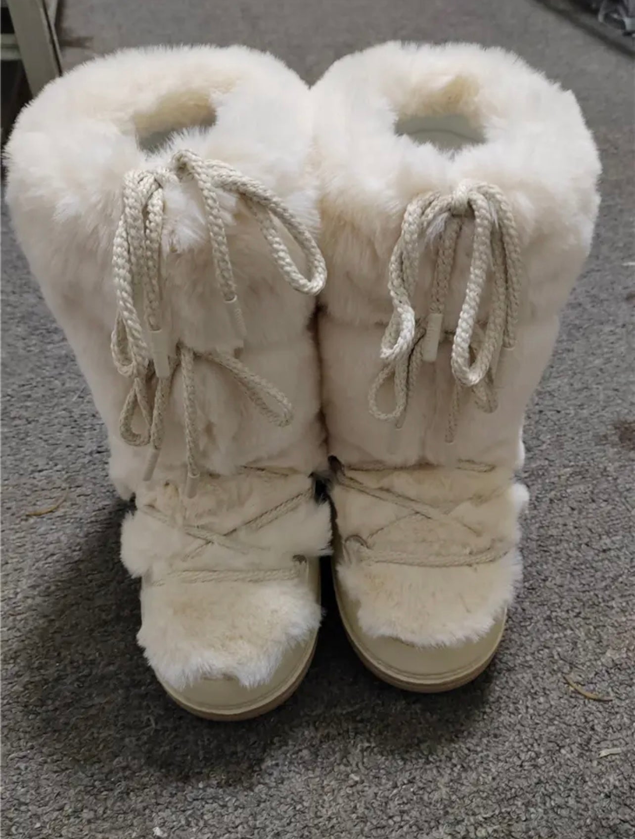 Pom Pom moon boots